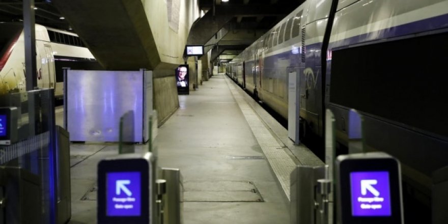 Fransa'da eylemlere 285 bin kişi katıldı