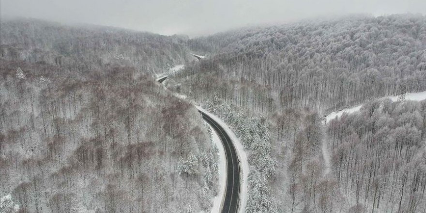 Kar yağışı Domaniç Dağlarını beyaza bürüdü