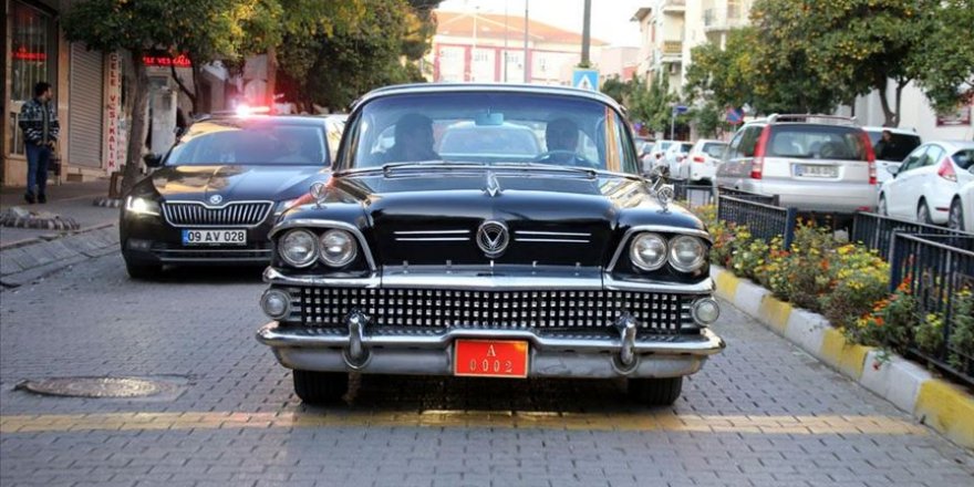 Merhum Başbakan Adnan Menderes'in makam aracı Aydın’a getirildi