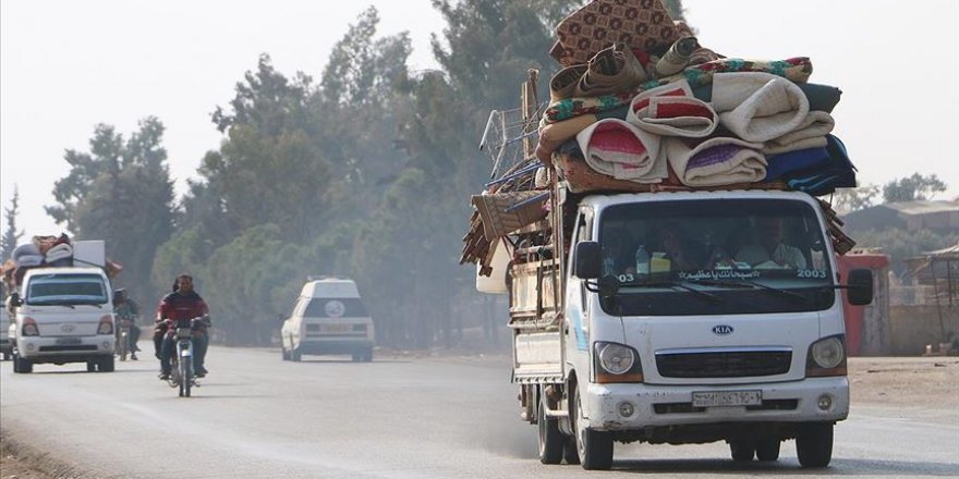İdlib'de son bir haftada 25 bin sivil yerlerinden edildi