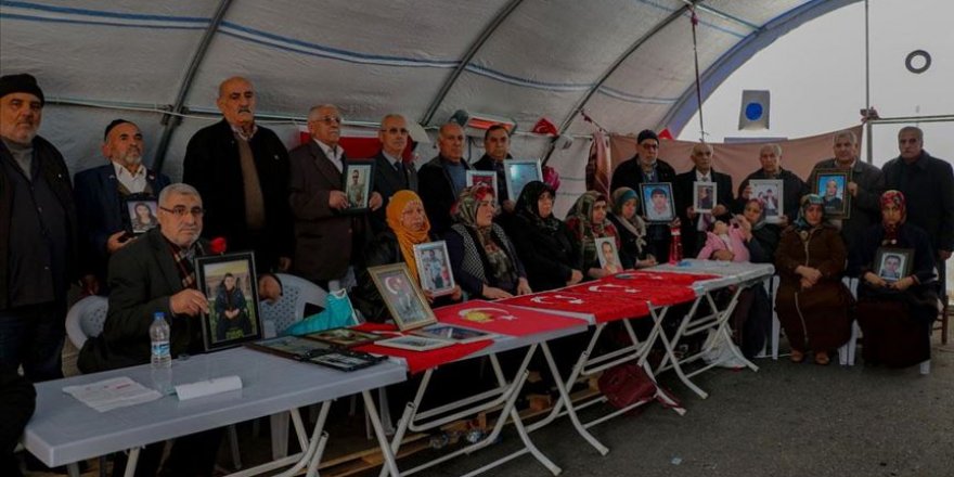 Diyarbakır annelerine destek ziyaretleri sürüyor