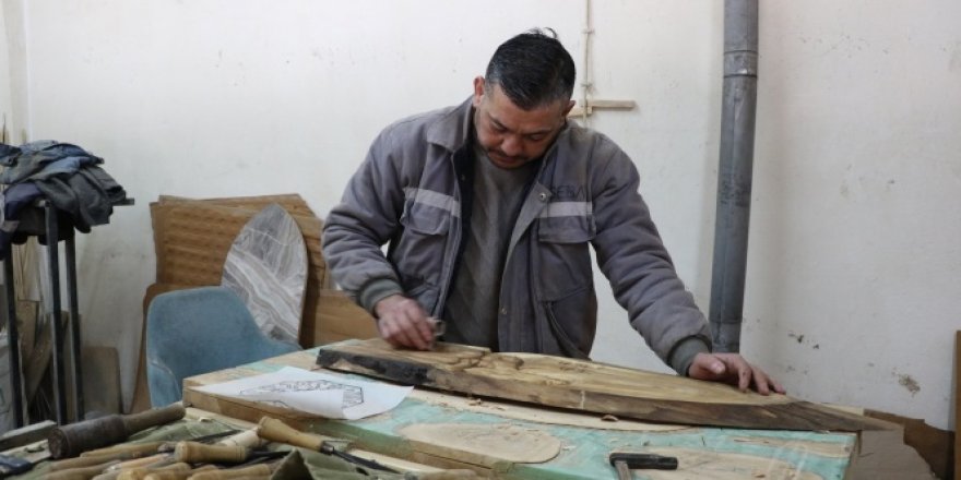 Ülkesindeki karışıklıktan kaçan Muhammed mesleğini Türkiye'de yapıyor