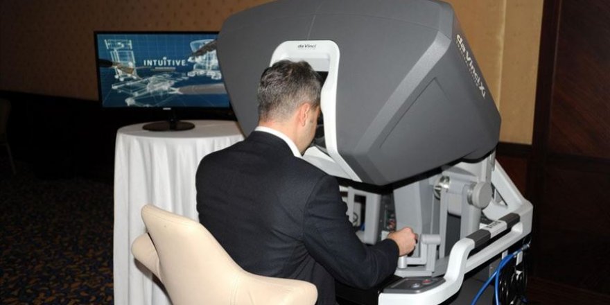 Antalya'da hekimlere robotik cerrahi sistem kursu