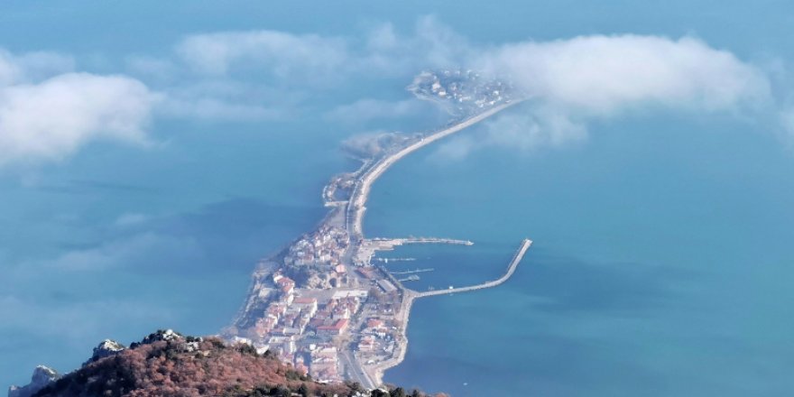 Eğirdir Gölü'nü üzeri sis ve bulutla kaplıyken izlediler