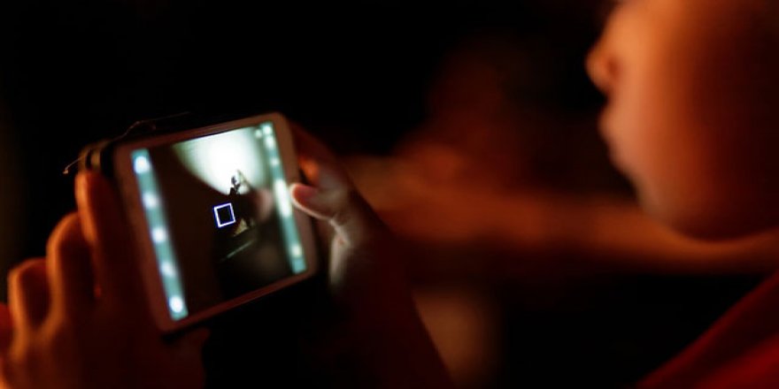 8-13 yaş grubu için sosyal medya alarmı