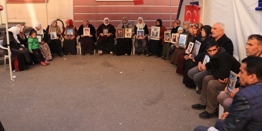 Evlat nöbetine bir aile daha katıldı