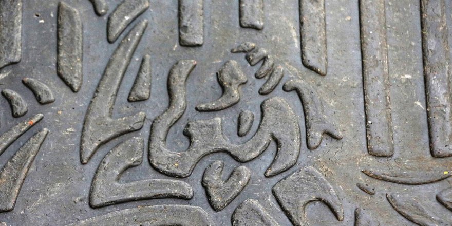 "Allah" lafzını araç paspasına yazdılar