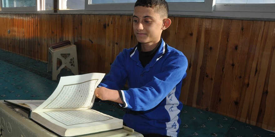 Doğuştan elleri olmayan Emre biyonik ele kavuşmanın hayalini kuruyor