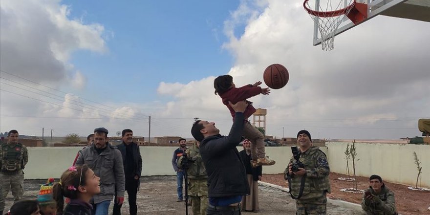 Barış Pınarı Harekatı bölgesindeki çocukların yüzü gülüyor
