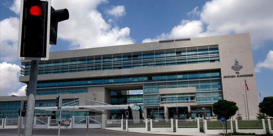 Çocuklarıyla cezaevinde kalan kadının 'infazın ertelenmesi' talebinin reddi hak ihlali sayıldı