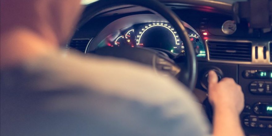 Sigara içen ve telefonla konuşan sürücü yapay zekayla tespit edilecek