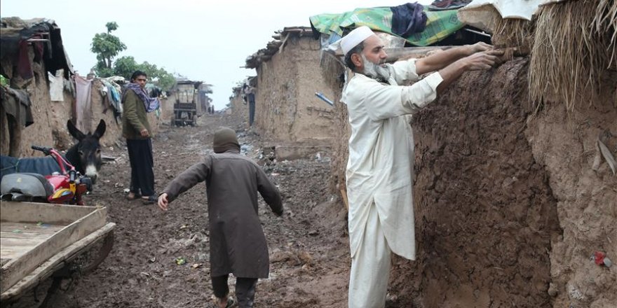 Her yağmurda evlerini yeniden yapıyorlar