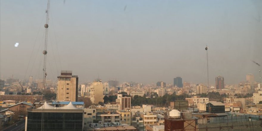 Tahran'da hava kirliliği nedeniyle yarın okullar tatil edildi