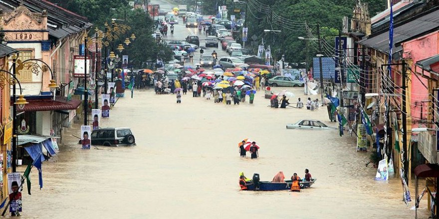 Malezya'da sel baskını yaklaşık 4 bin kişiyi yerinden etti