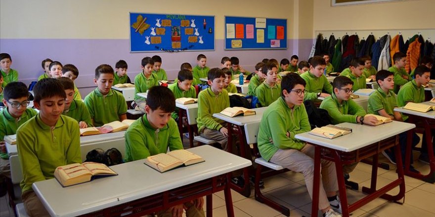 İmam hatip öğrencileri okul eğitimlerini hafızlıkla taçlandırıyor