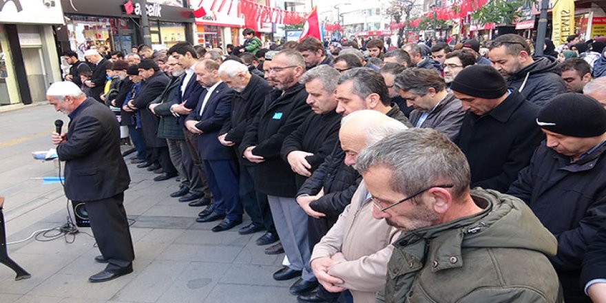 Doğu Türkistan'da ölen Müslümanlar için gıyabi cenaze namazı