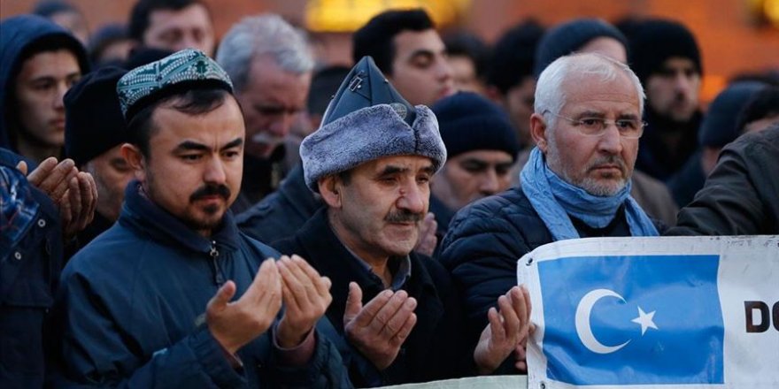 Hacı Bayram'da eller Doğu Türkistan için duaya açıldı