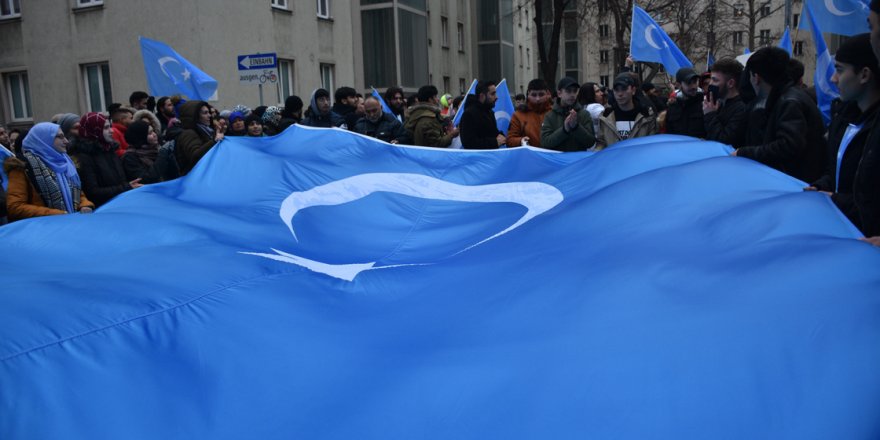 Avusturya'da Çin'in Uygur Türklerine yönelik hak ihlalleri protesto edildi