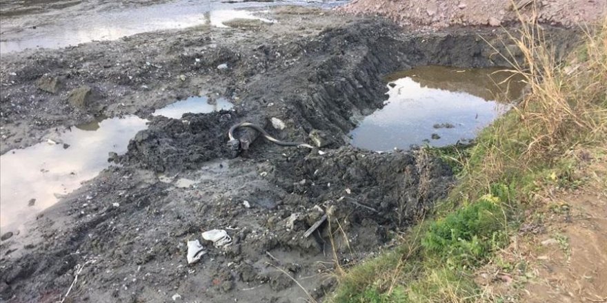 Kocaeli'de köprü inşaatı sırasında NATO boru hattı delindi