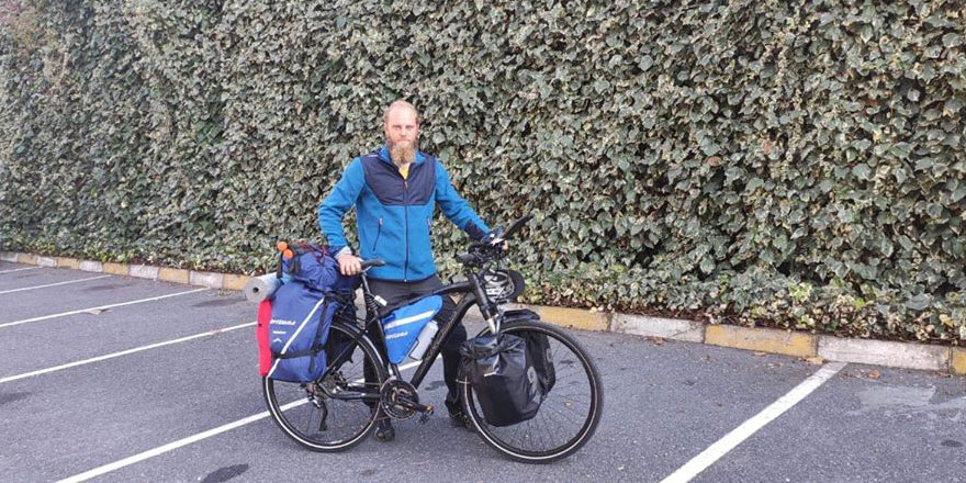 100 ülke gezecek olan Rus bisikletçi İslamı merak ediyor