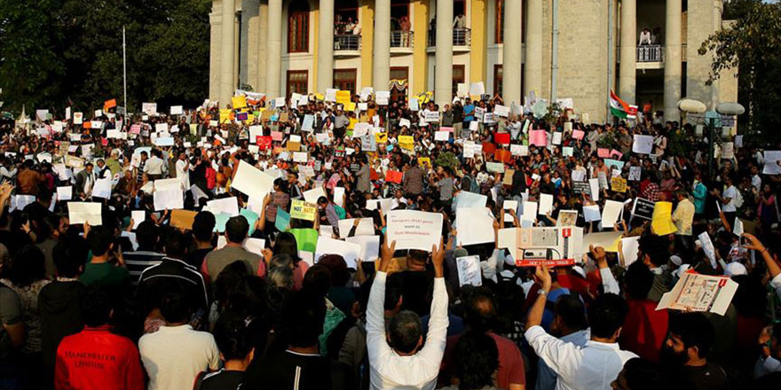 Hindistan'da protestolar üniversite öğrencilerinin katılımıyla devam ediyor
