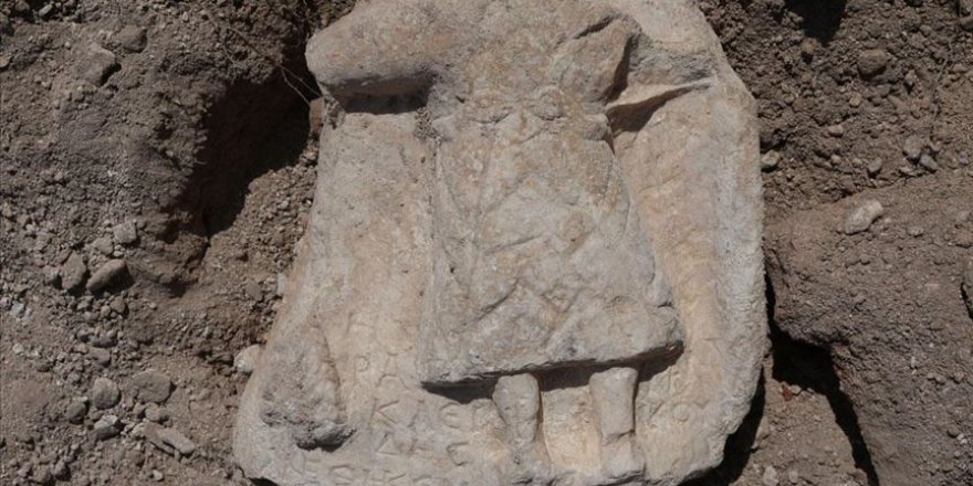 Hadrianaupolis'te 1800 yıllık 'adak levhası' bulundu