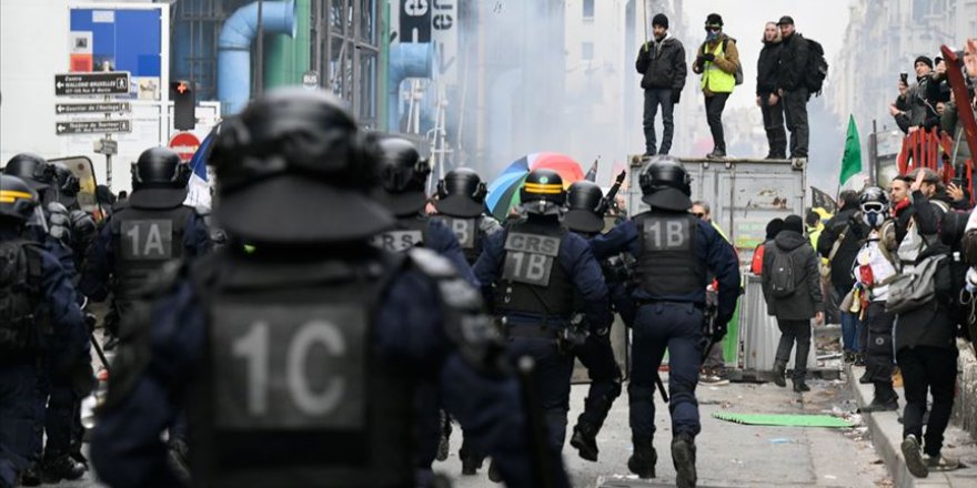 Fransa'da Macron karşıtları yeniden sokaklarda