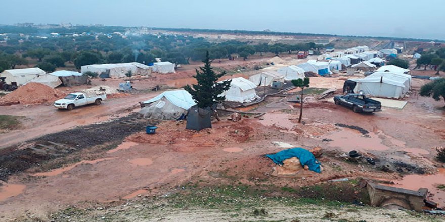 İdlib'den kaçan Suriyelilerin kış şartlarında yaşam mücadelesi