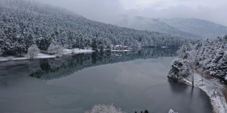 Gölcük Tabiat Parkı beyaza büründü