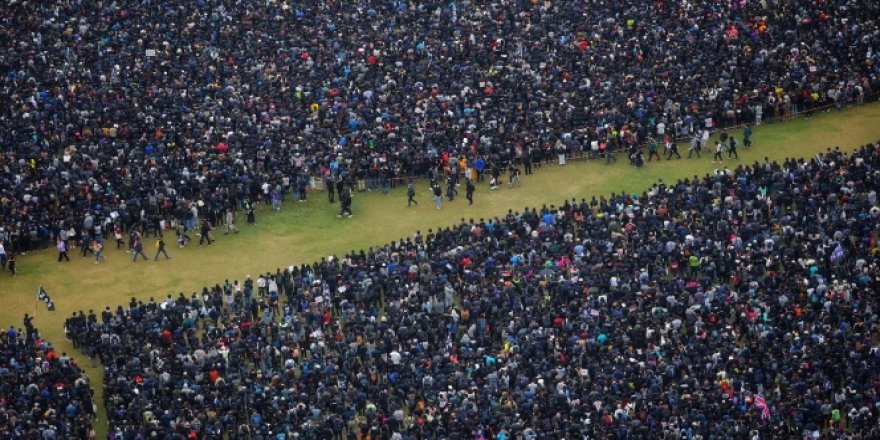 Hong Kong'da eylemciler yılın ilk gününde yine sokaklara döküldü