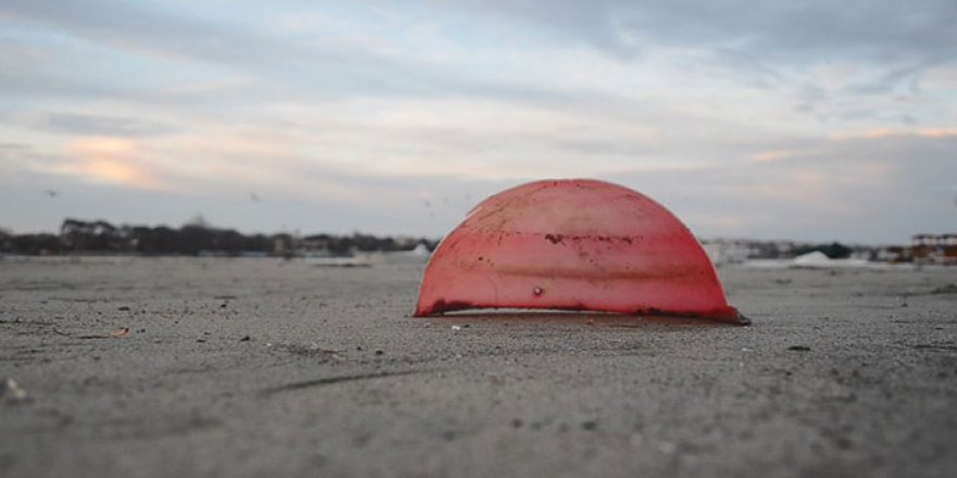 Deniz 30 metre çekildi, balıkçı tekneleri ortada kaldı
