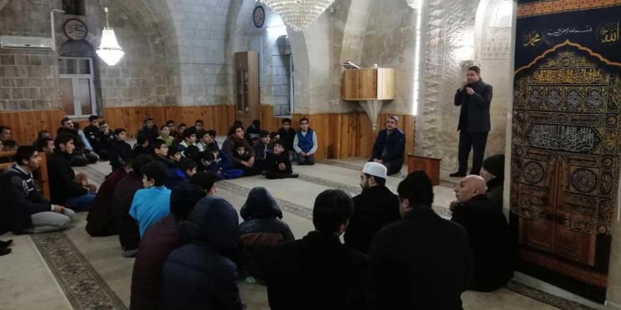 Gençler camide buluştu