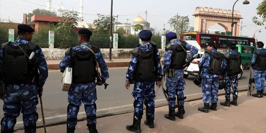 Hindistan'da protestolar sırasında medreseye giren polislerin şiddet uyguladığı iddia edildi