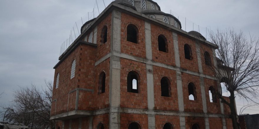 Yapımı tamamlanamayan cami yardım bekliyor