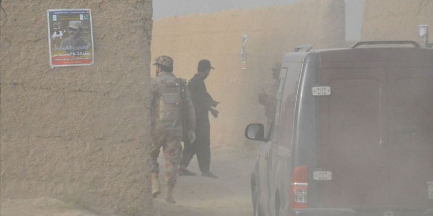 Pakistan'da medresede patlama: 9 ölü