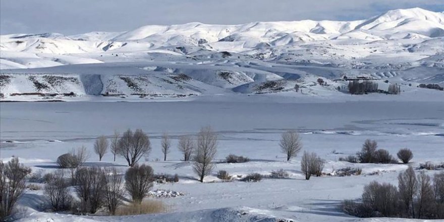 Kızılırmak'ın bazı bölümlerinin yüzeyi buz tuttu