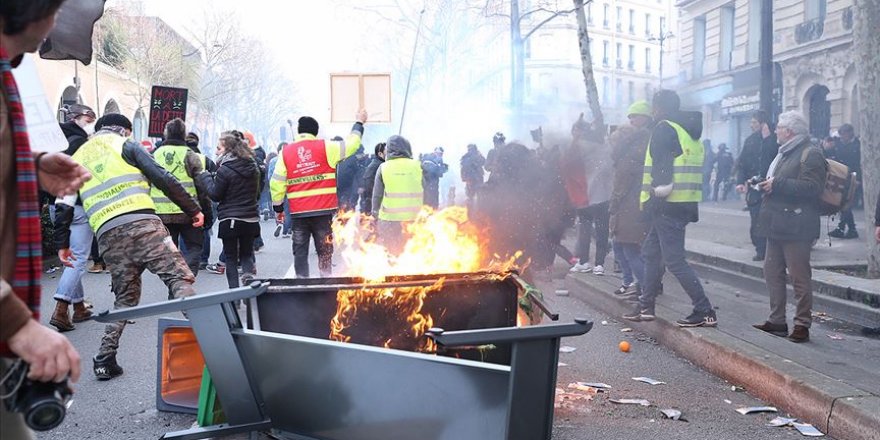 Fransa'da emeklilik reformuna karşı eylemler şiddete dönüştü