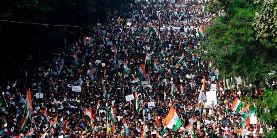 Hindistan'da Vatandaşlık Yasası'na karşı düzenlenen protestolar sürüyor