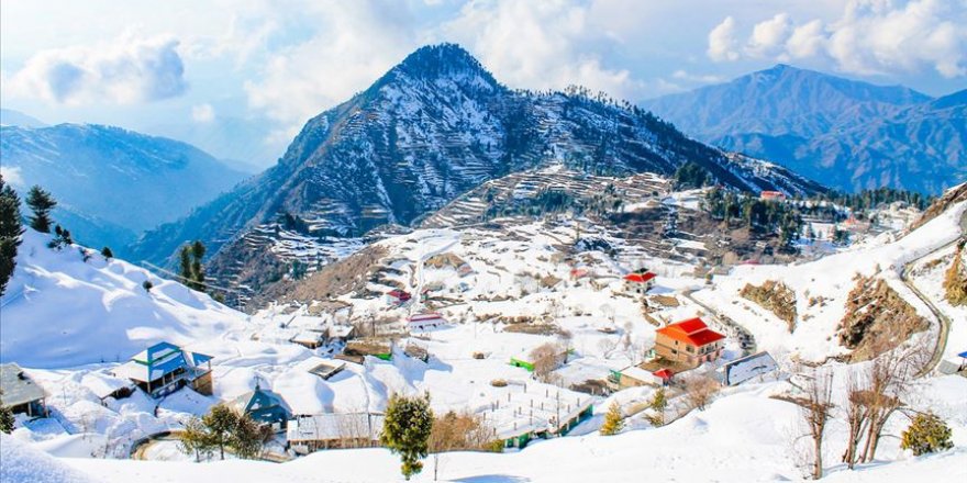 Pakistan'da rekor kar yağışında 14 kişi öldü