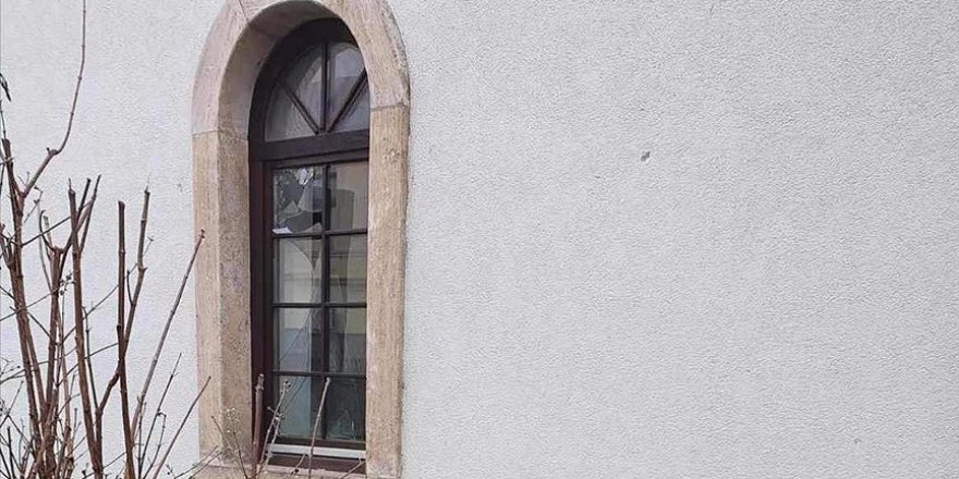 Bosna Hersek'in Bosanska Dubica şehrindeki tarihi camiye saldırı