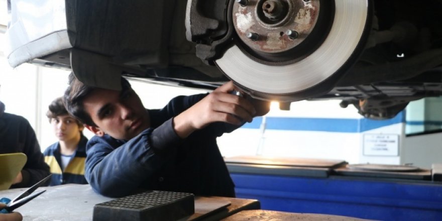 Yerli otomobilin teknikerleri Sivas'ta yetişiyor