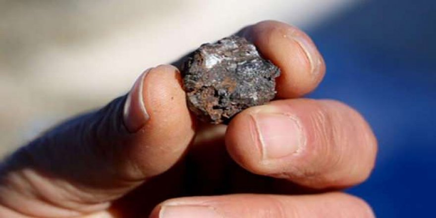 Tarlasında buldu, bankada saklıyor!