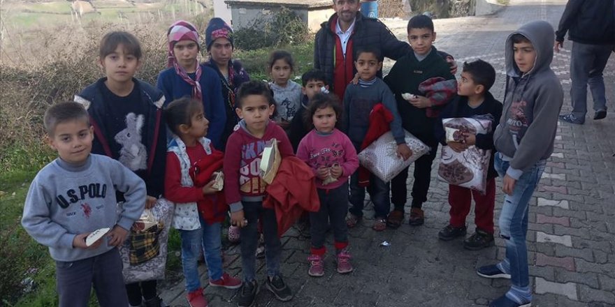 'Simitçi Erkan' İdlibli çocuklara 700 battaniye ve 150 mont ulaştırdı