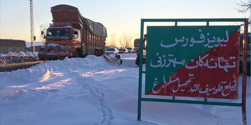 Pakistan'da yoğun kar yağışı sebebiyle ölenlerin sayısı 95'e çıktı