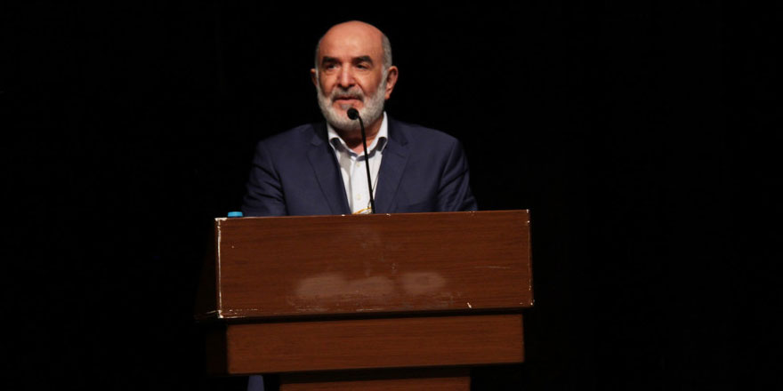 Soyut ilkeler ve somut problemler bağlamında dostluk