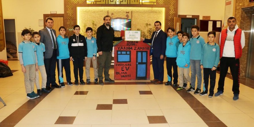 İmam hatip öğrencileri İdlibli kardeşlerini unutmadı