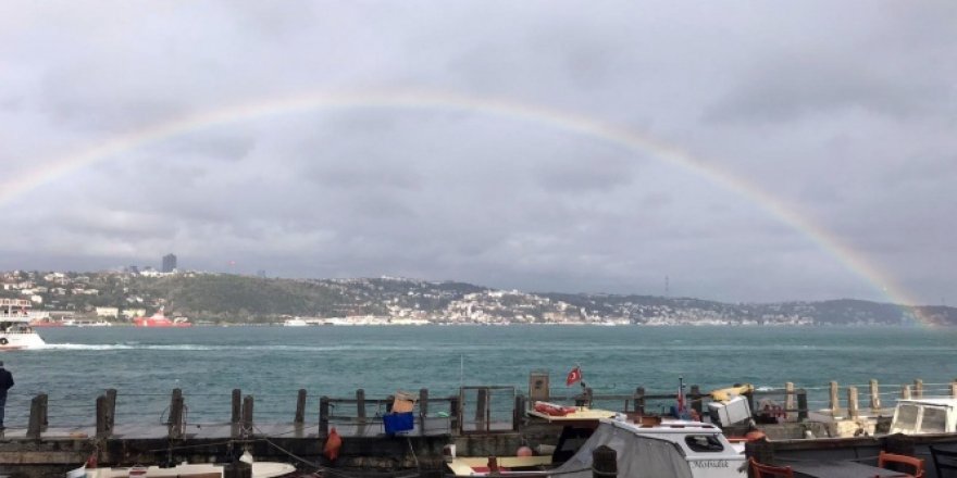 İstanbul Boğazında muhteşem gökkuşağı görüntüsü