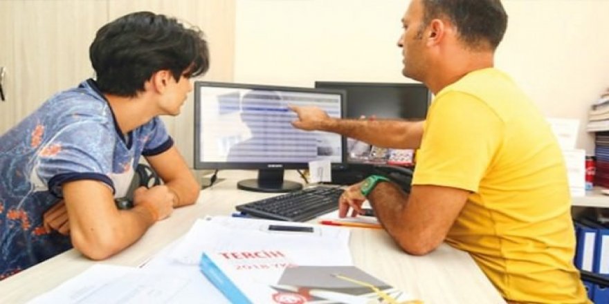 Ders saati ve akademisyenleri öğrenciler belirliyor