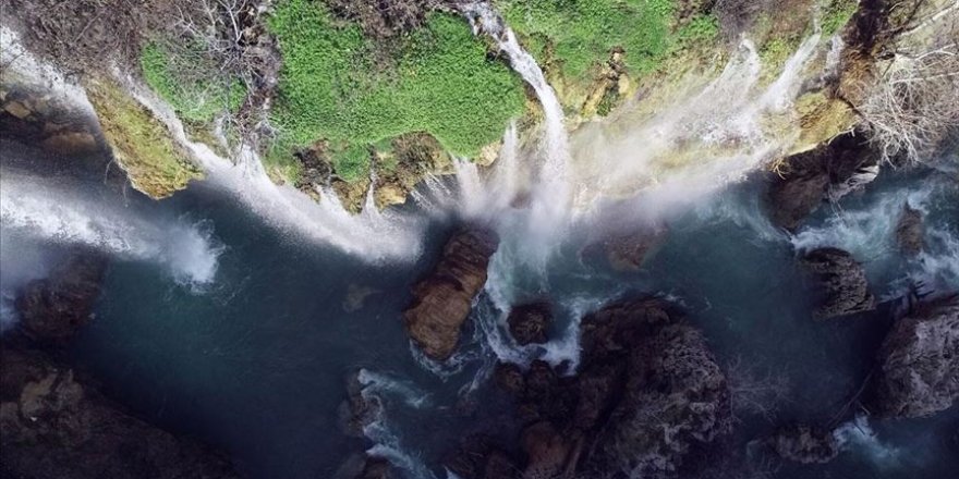 Yerköprü Şelalesi güzelliğiyle görenleri hayran bırakıyor