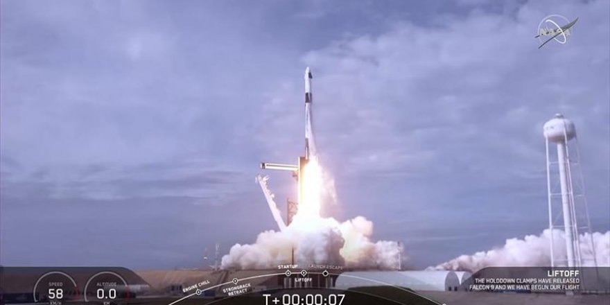 SpaceX 'acil durum kaçış sistemi'ni başarıyla test etti